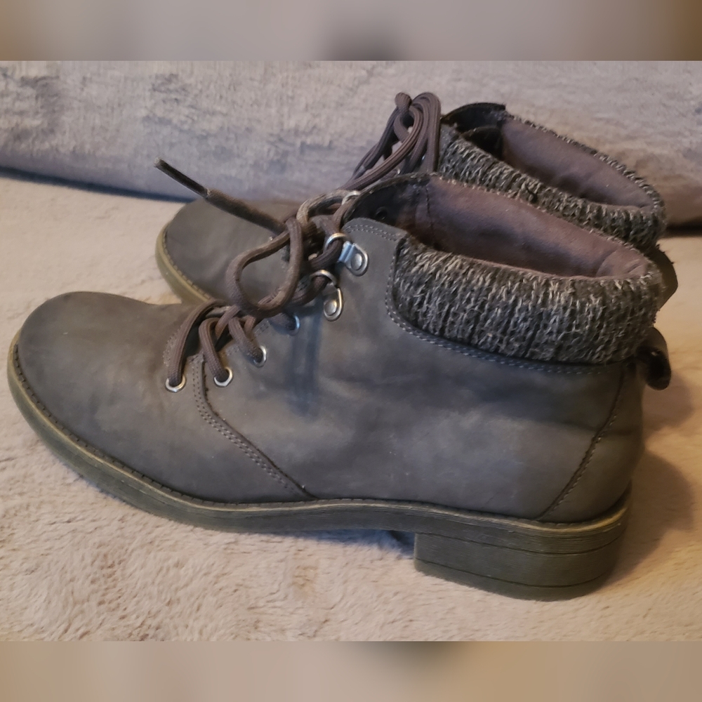 Rocket Dog Black and Gray Interior